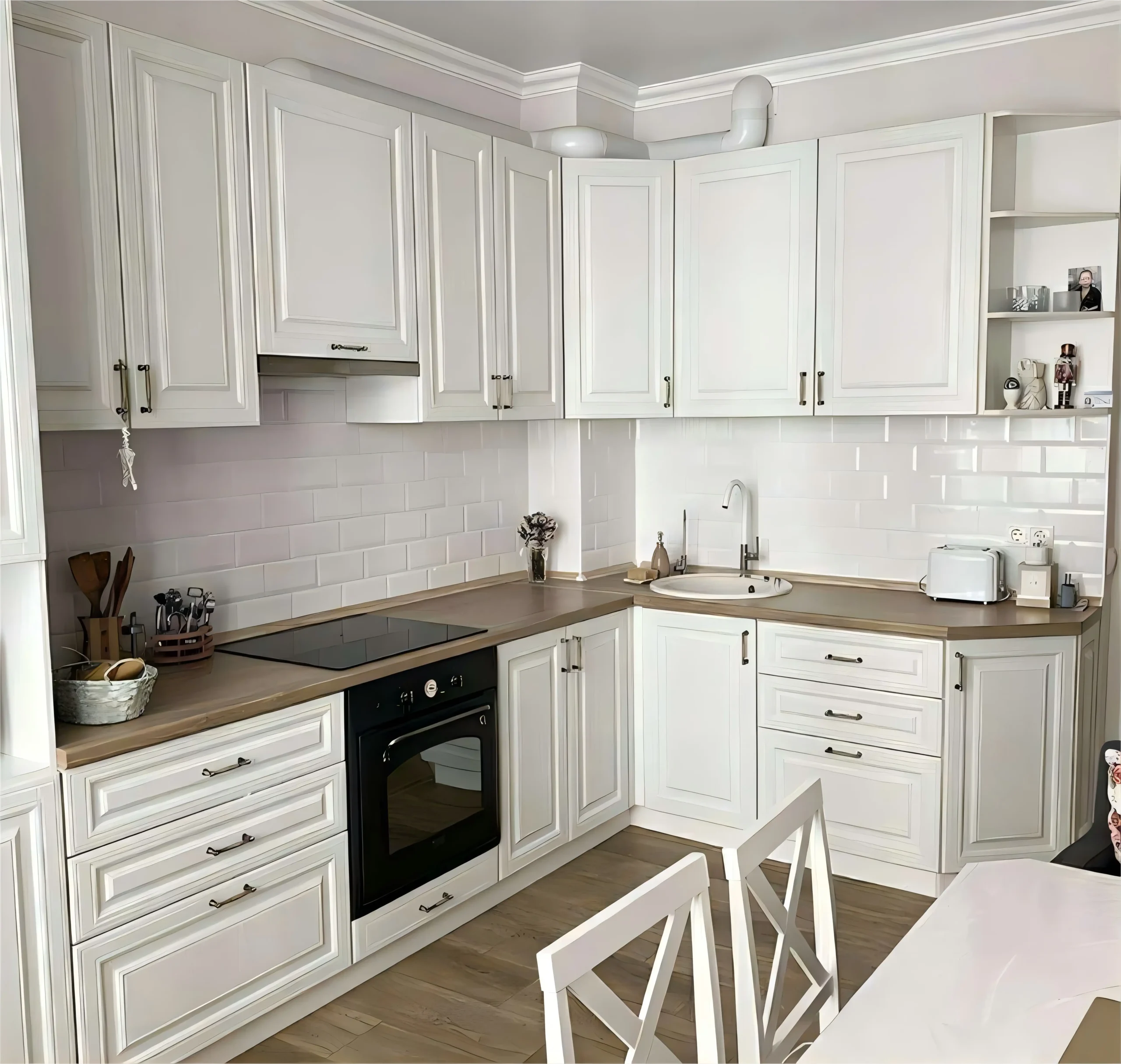 Traditional White Wall Kitchen Cabinet Design with Raised Panel Doors